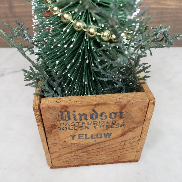 Vintage Windsor American cheese box Christmas decor with vintage Santa - Picture 4 of 6
